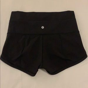 Lululemon black in movement short *Everlux 2.5”